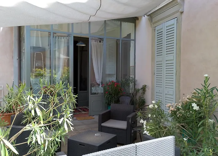 Le 5 Vie Bed & Breakfast *